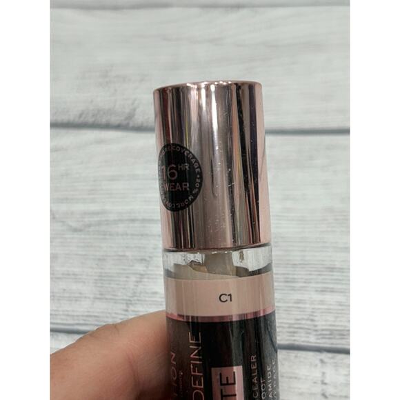 New Makeup Revolution Conceal & Define Infinite Longwear Concealer 9ml C1 - Picture 4 of 9